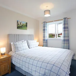 Apartment Ideal Location With Free On-site Private Parking, Edinburgh