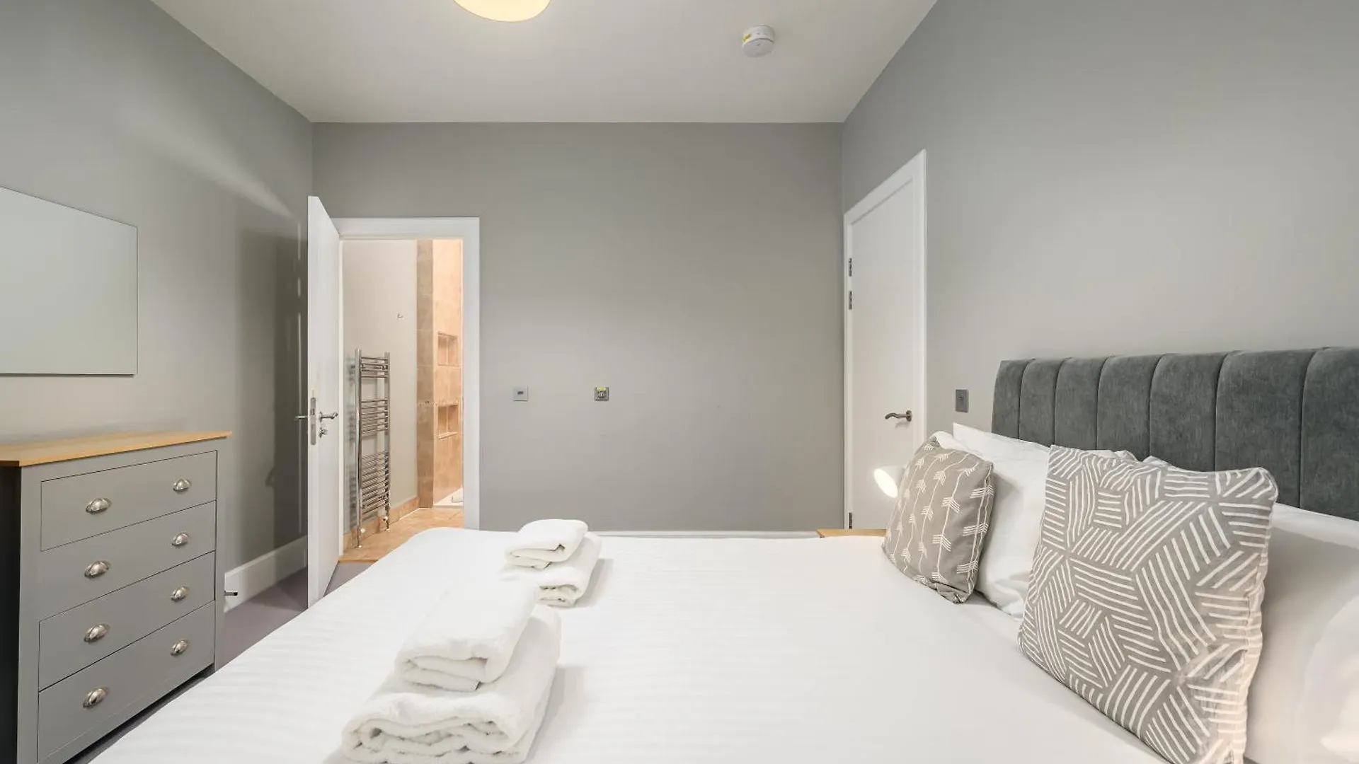 Destiny Scotland - St Andrew Square Apartments Edinburgh