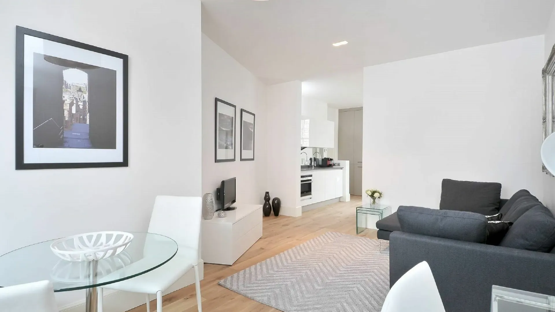 Destiny Scotland - St Andrew Square Apartments Edinburgh 0*,